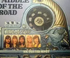 THE MIDDLE OF THE ROAD 1974 You pays yer money and you ...