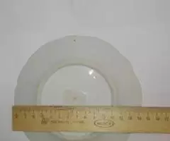 Старинная декоративная тарелка Девочка с курочкой d 14,5 см. - 2