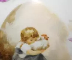 Старинная декоративная тарелка Девочка с курочкой d 14,5 см. - 3