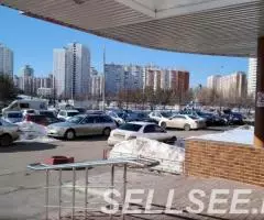 Под торговлю или услуги на первой линии домов. - 2