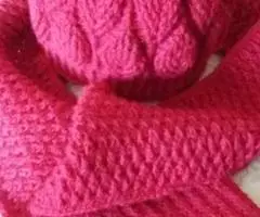 Женские вязаные шапка и шарф в комплекте - 2