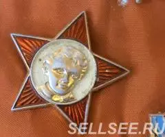 Значок ОКТЯБРЯТ времён СССР. - 2