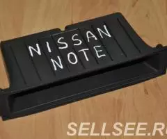 Ящик передней консоли на Nissan Note