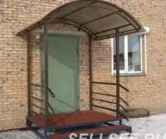 Крыльцо на металлокаркасе с козырьком. - 4