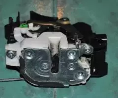 Замок передней левой двери Mitsubishi Lancer - 3