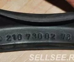 Уплотнитель двери задний правый Mercedes W210 - 2