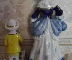 Фарфоровые винтажные статуэтки Дама с розой и мальчик с зайчиком - 2