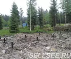 Монтаж винтовых свай техникой. - 2