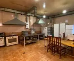 Продаётся трёхэтажное коммерческое здание в центре города - 3