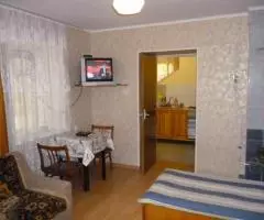 У Колоннады Кисловодска 2 гостя - 3