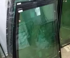 Стекло двери верхнее 15086905 Volvo BL61 71 - 3