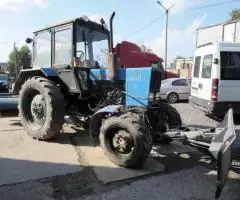 Трактор МТЗ 82, 4000 м/ч, отвал, щетка - 2