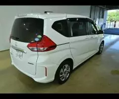 Минивэн гибрид 6 мест Honda Freed Hybrid кузов GB7 модификация G Honda Sensing гв 2018 - 3