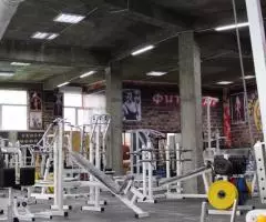 Недорогая резиновая плитка для спортзала под тренажеры - 3