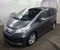 Минивэн гибрид 6 мест компактвэн Honda Freed Hybrid кузов GP3 - 2