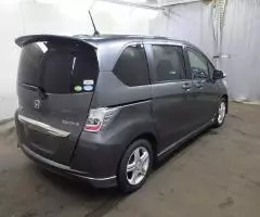 Минивэн гибрид 6 мест компактвэн Honda Freed Hybrid кузов GP3 - 3