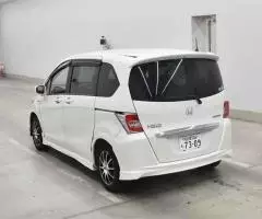 Минивэн гибрид 6 мест Honda Freed Hybrid кузов GP3 Premium Edition гв 2016 - 2