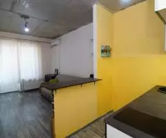 Стильная студия с ярким ремонтом - 2