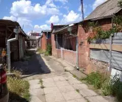 Земельный участок в частном дворе, на 5 совладельцев. Земельный участок приватизирован, 1/6 доли - 6