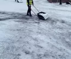 Чистка снега с крыши - 2