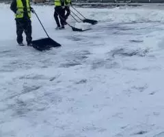 Чистка снега с крыши - 3