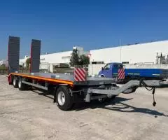 Низкорамный трал 4589PF 3-х осный двух скатный красный - 4