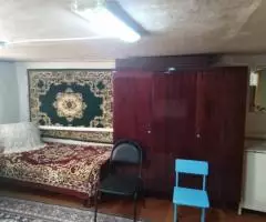 Сдаю часть дома р-н Аз. рынка. Отд. вход, 2 ком. в/у. - 3