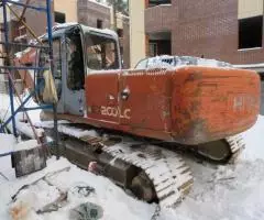 Гусеничный экскаватор Hitachi 200, болотоход, ТНВД - 2