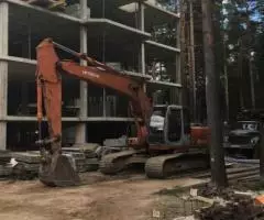 Гусеничный экскаватор Hitachi 200, болотоход, ТНВД - 5