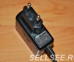 Зарядка для телефона Ubiquam 4,2В, 0,6А оригинал - 2