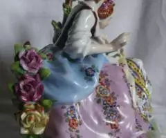 Фарф. Герман. Две барышни-селянки с птичкой - 2