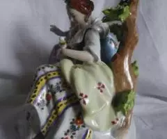 Фарф. Герман. Две барышни-селянки с птичкой - 4